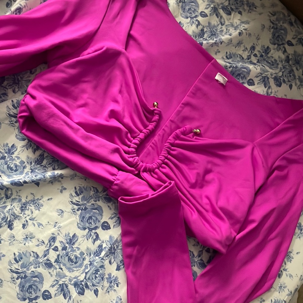Long sleeve hot pink crop top